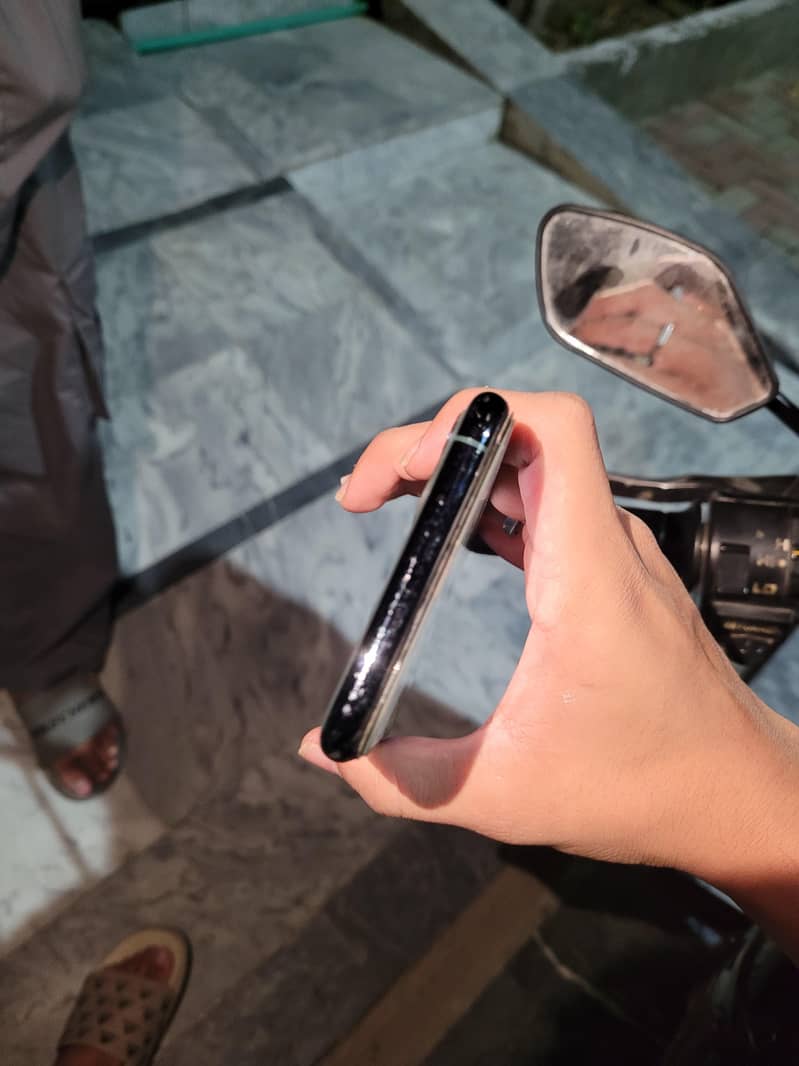 iPhone 11 Pro Max 2