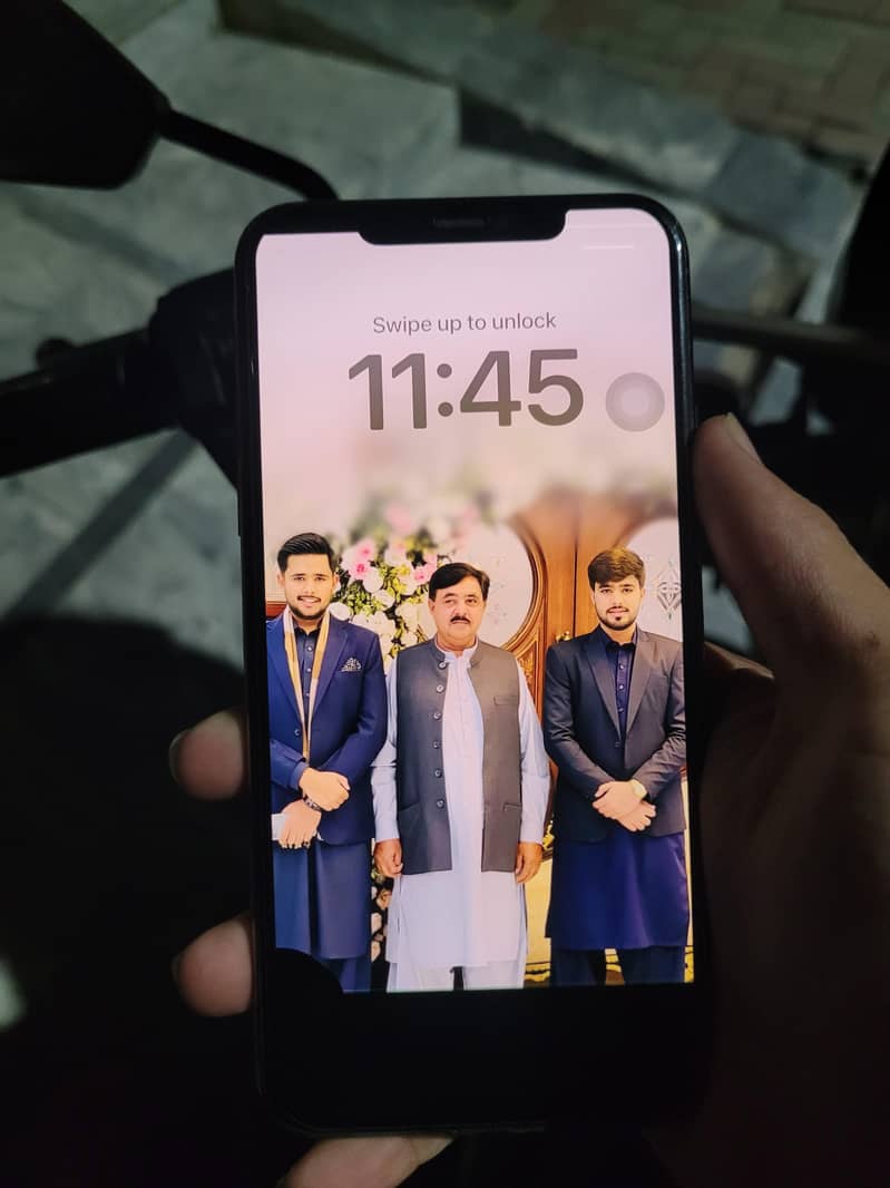 iPhone 11 Pro Max 4