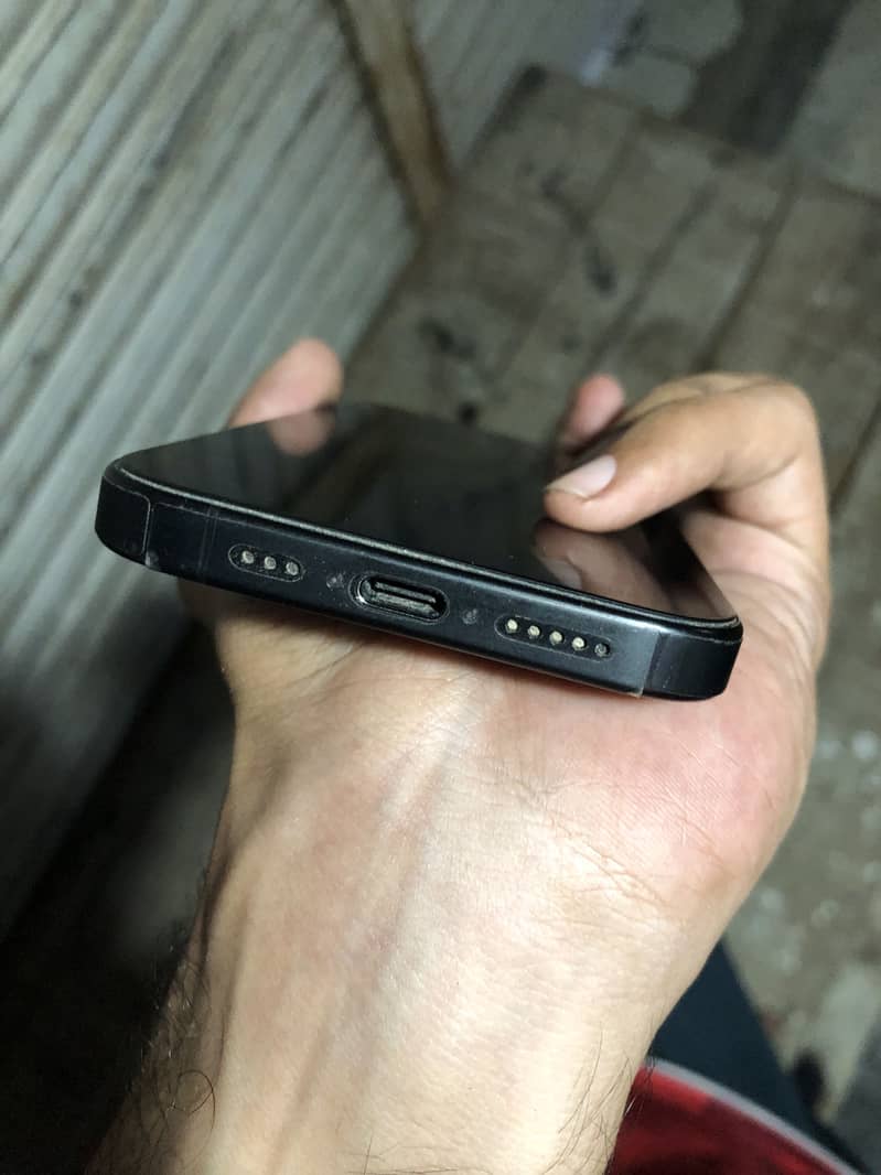 iPhone 15 pro 4