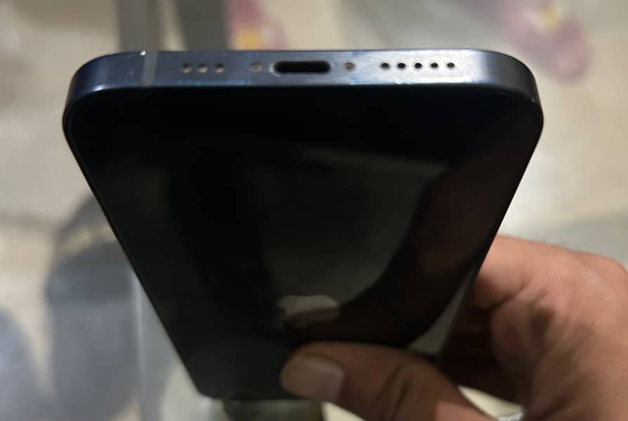 Apple iPhone 12 4