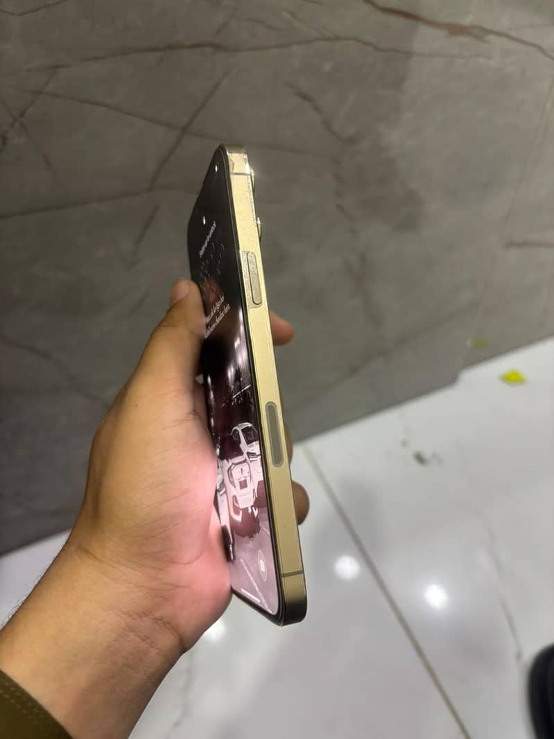 Apple iPhone 13 Pro Max 1