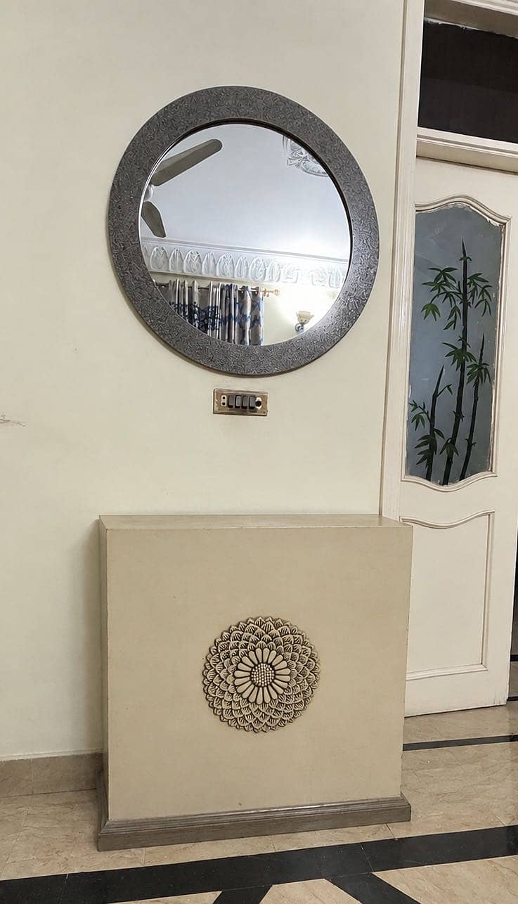 Console table 0