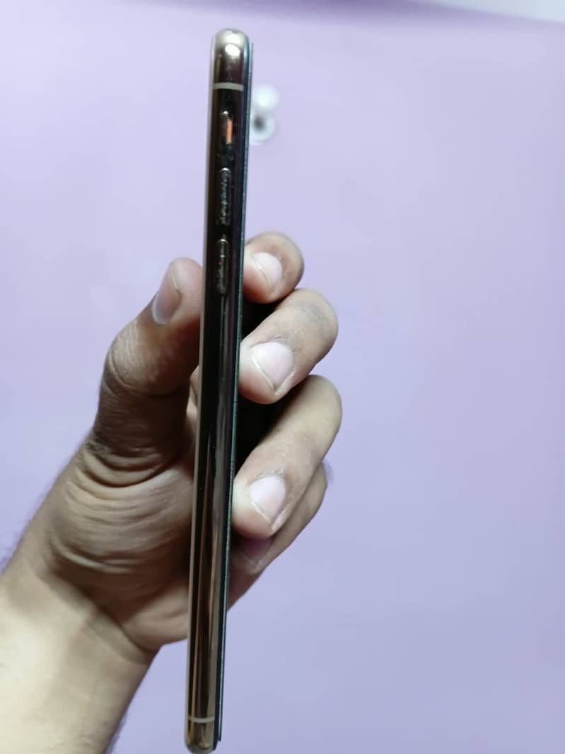 Apple iPhone XS Max 1