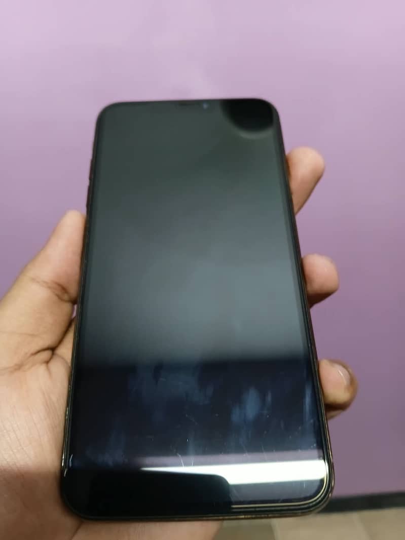 Apple iPhone XS Max 7