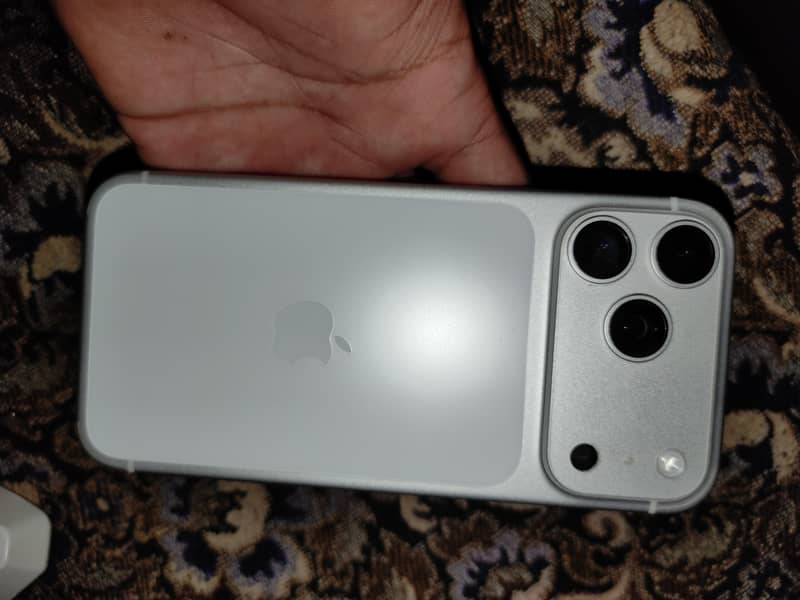 Apple iPhone 17 Pro Max 1
