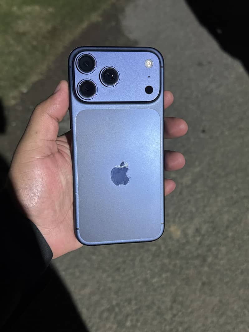 Apple iPhone 17 Pro Max 1