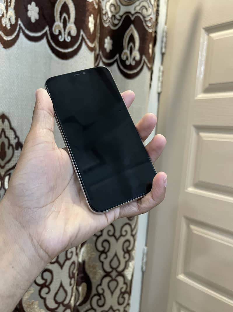 Apple iPhone 11 Pro 2