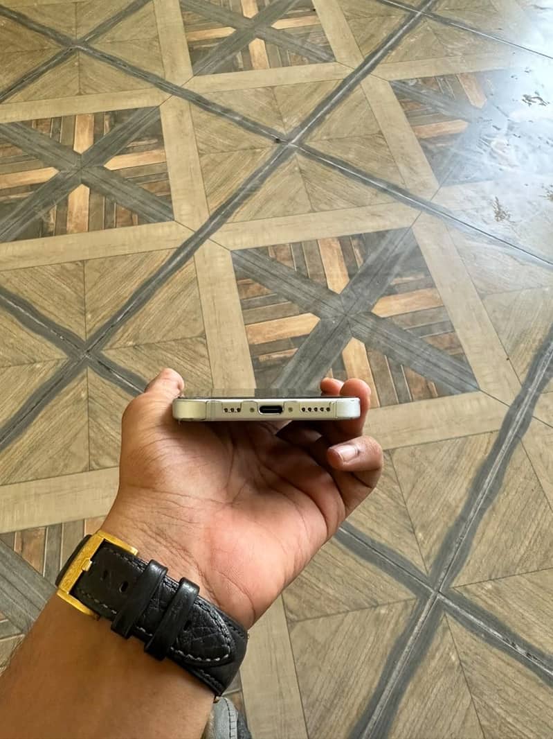 Apple iPhone 15 3