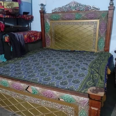 Wooden Bed with Dressing Mirror – Beautiful Design Description: