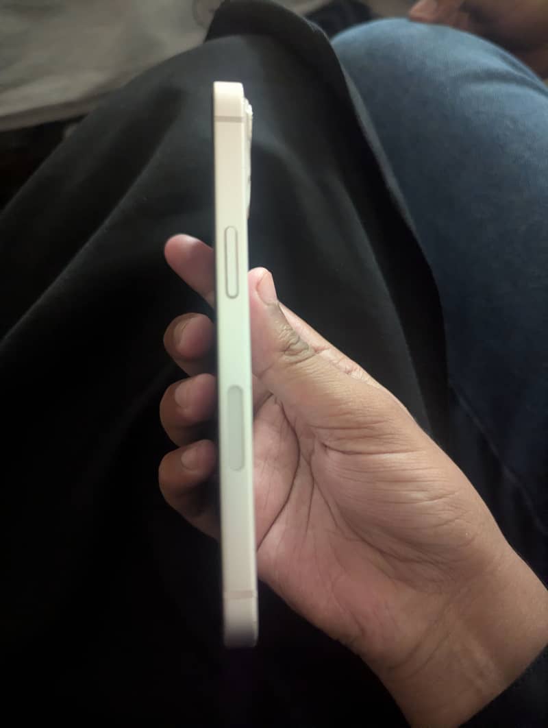 Apple iPhone 13 3
