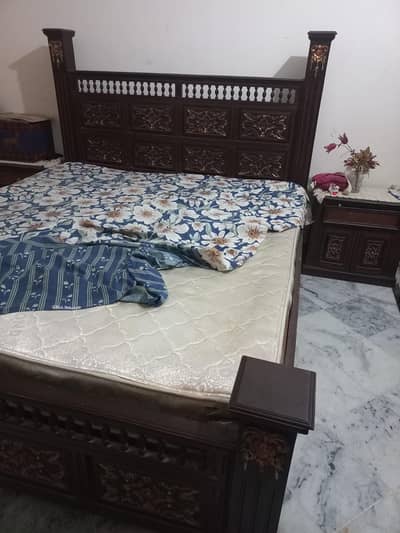 King side chiniote bed