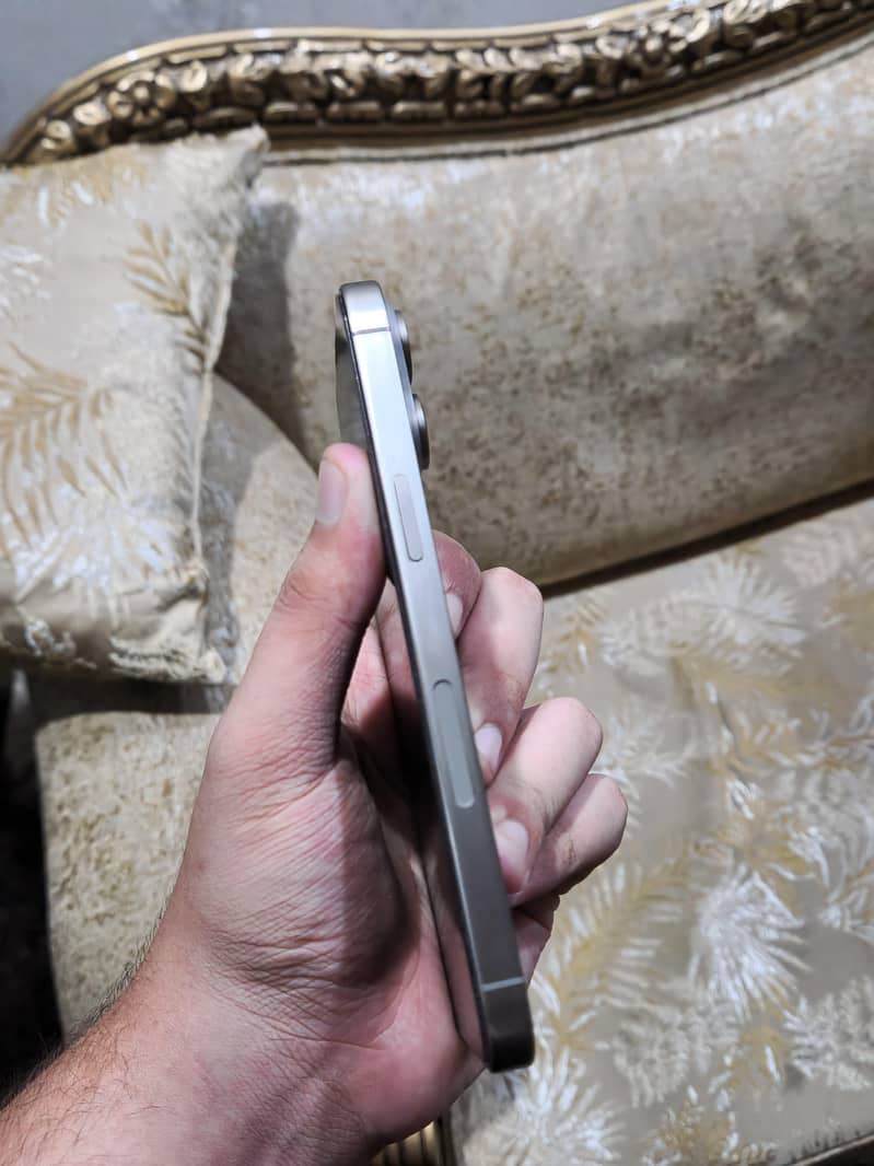 Apple iPhone 15 Pro Max 3