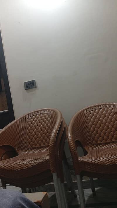 brand new 6 chairs and one table