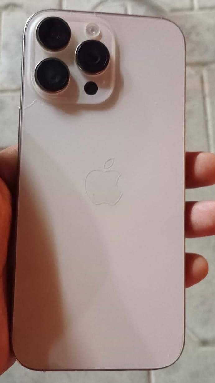 Apple iPhone 16 Pro Max 0