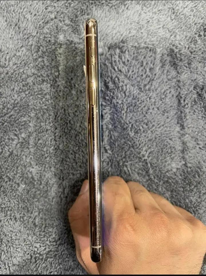 Apple iPhone 11 Pro Max 3