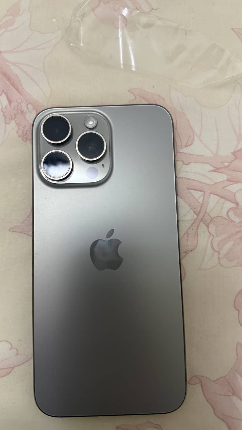 Apple iPhone 15 Pro Max 0