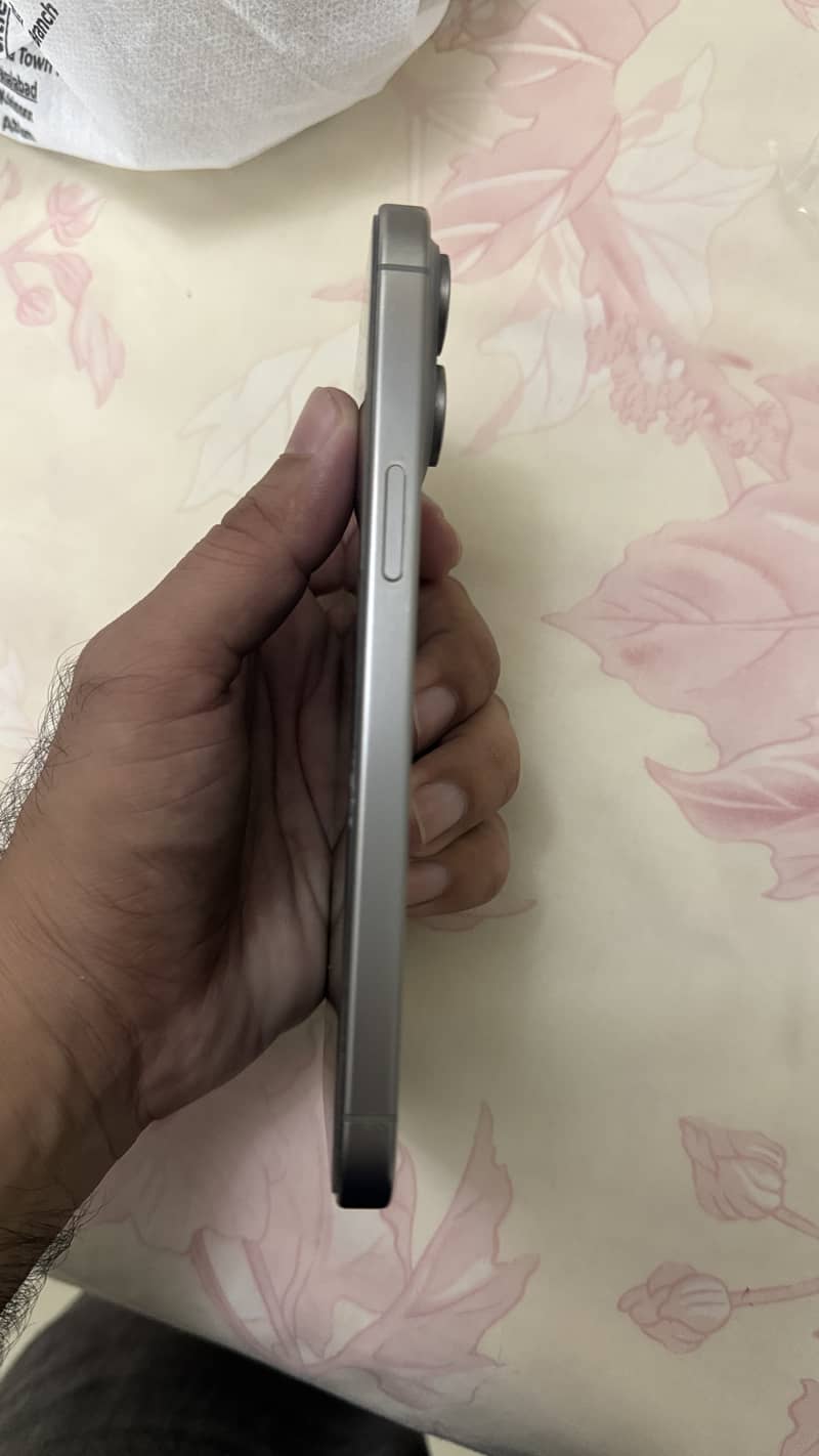 Apple iPhone 15 Pro Max 2