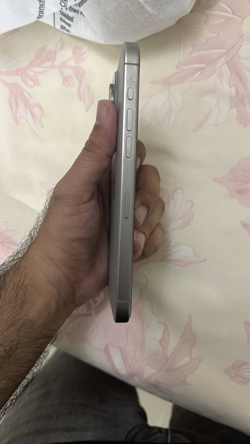 Apple iPhone 15 Pro Max 3