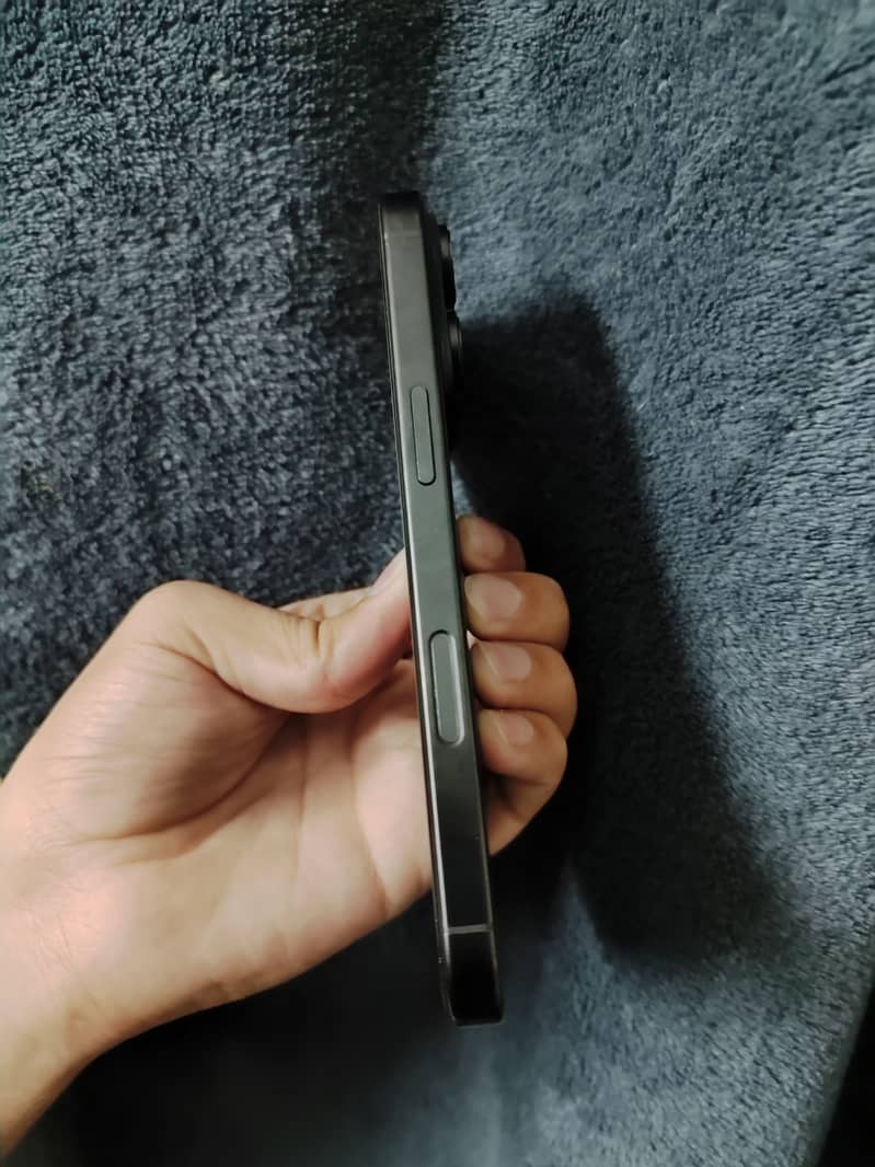 Apple iPhone 16 Pro Jv 1