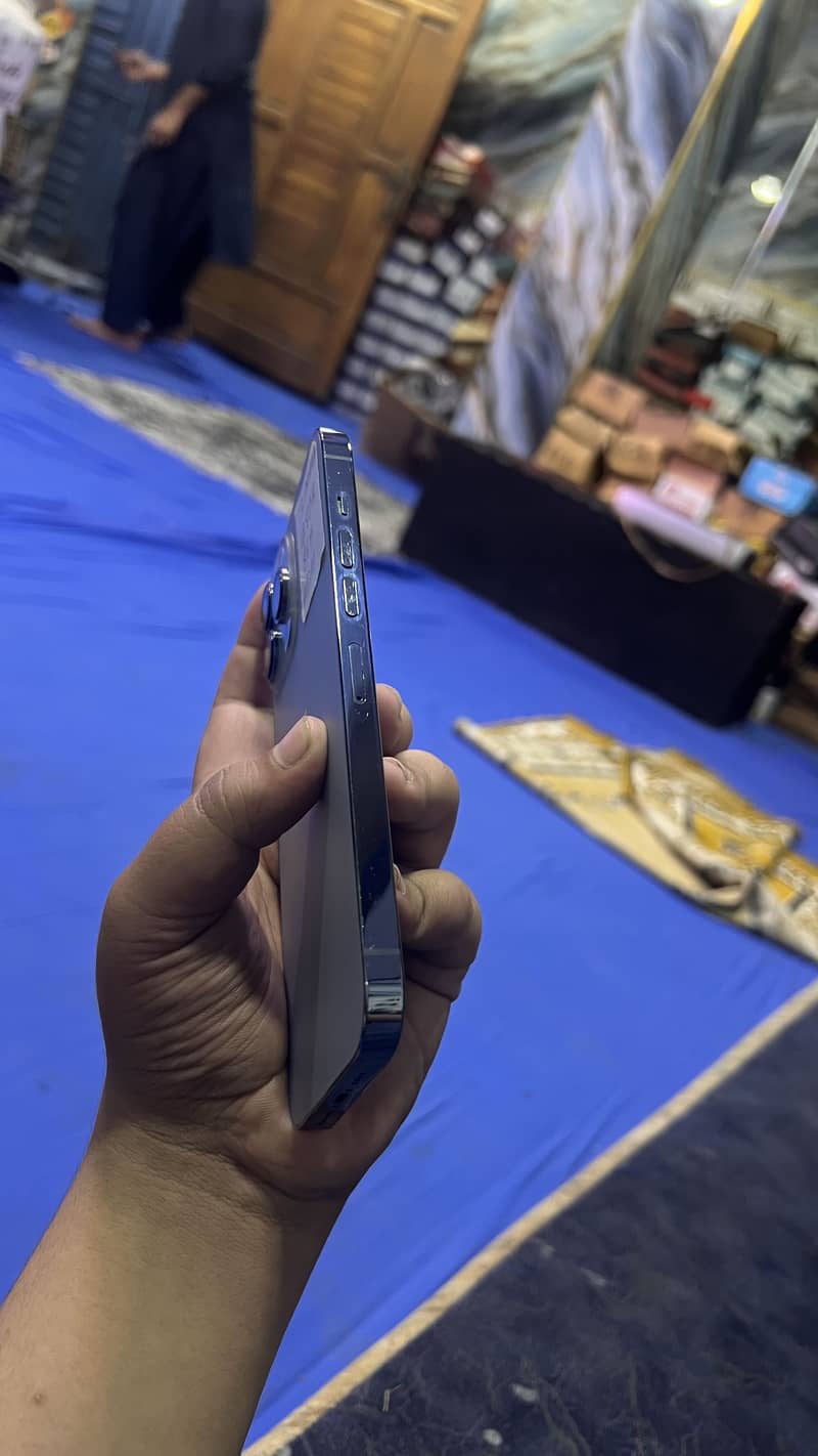 Apple iPhone 13 Pro Max 4