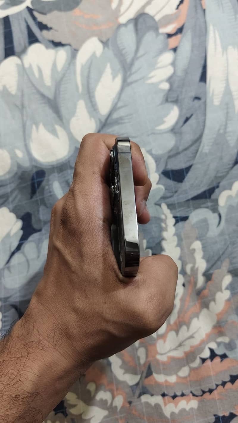 iPhone 13 Pro Max 4