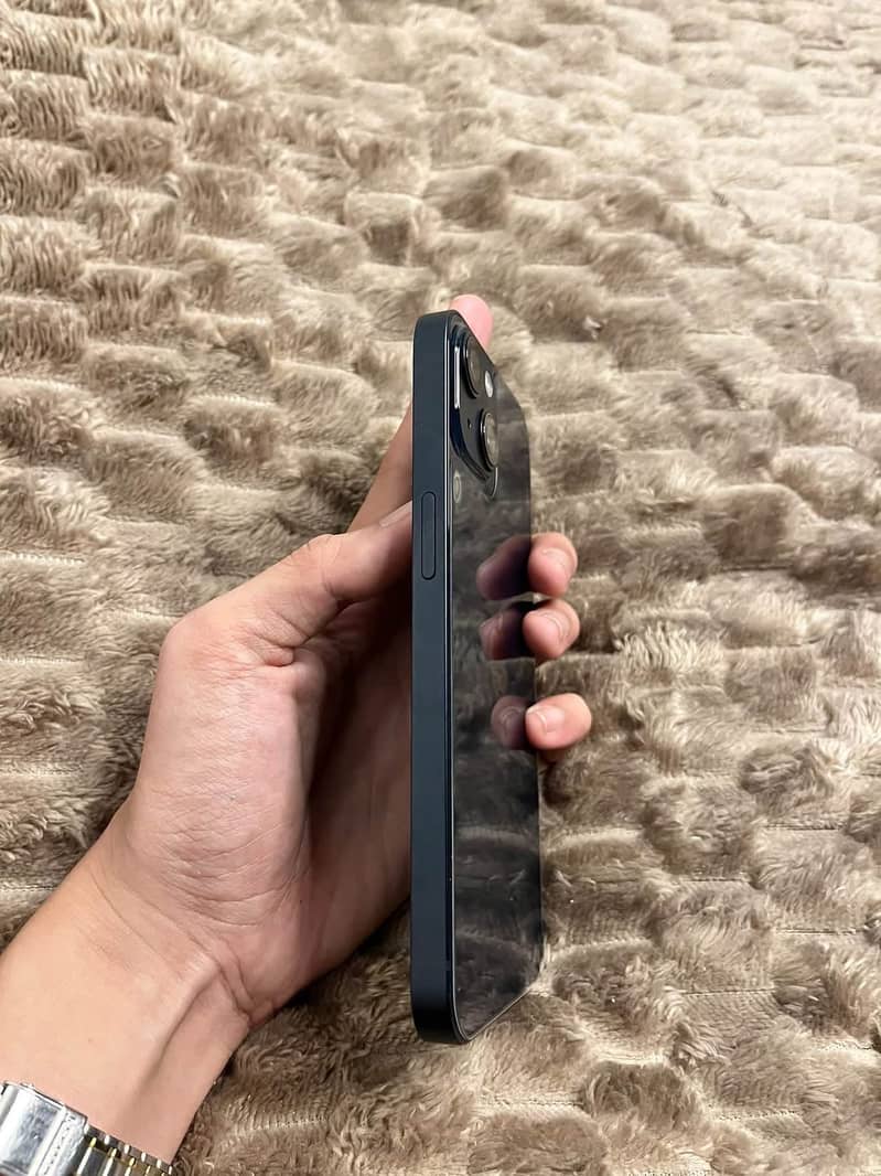 Apple iPhone 13 2