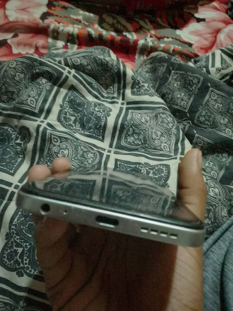 Infinix Hot 60i 3