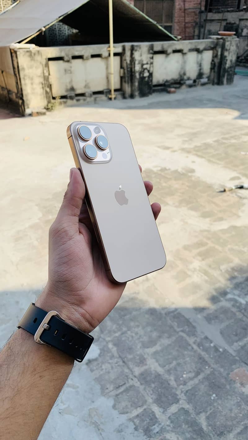 Apple iPhone 16 Pro Max 0