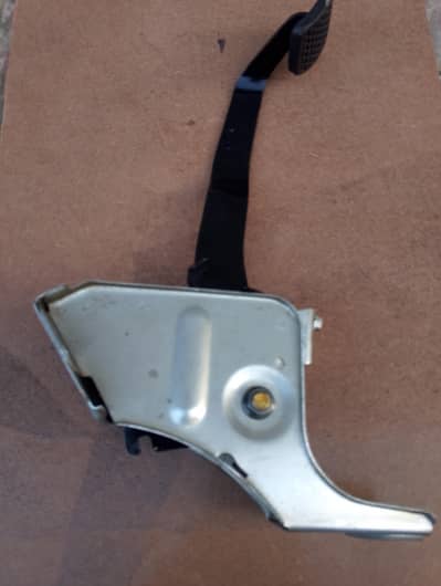 Suzuki Alto 1000 CC ka clach pedal for sale hai.