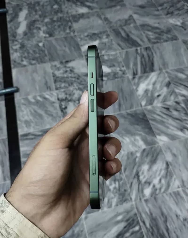 iPhone 13 3