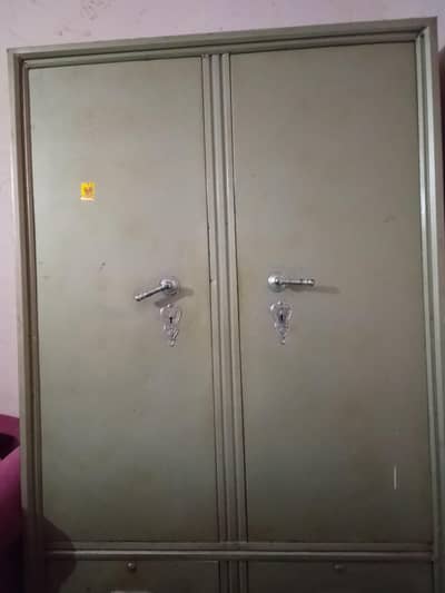 steel ki almari good condition