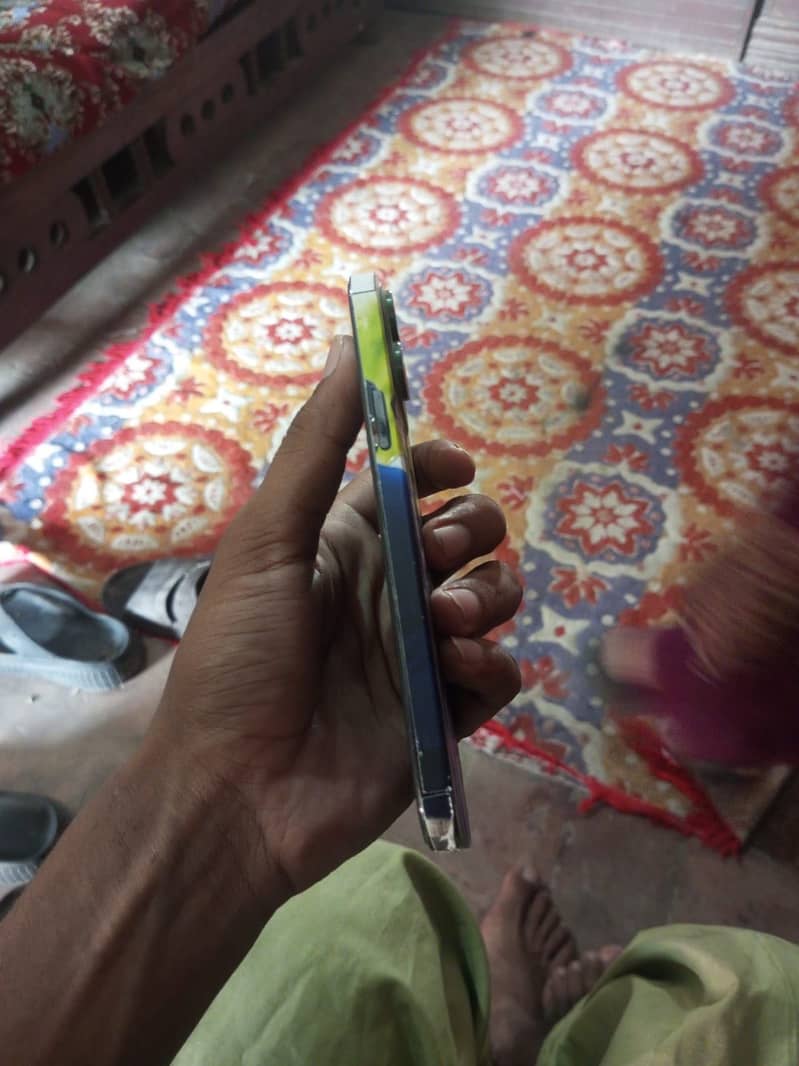 Apple iPhone 13 Pro Max 3