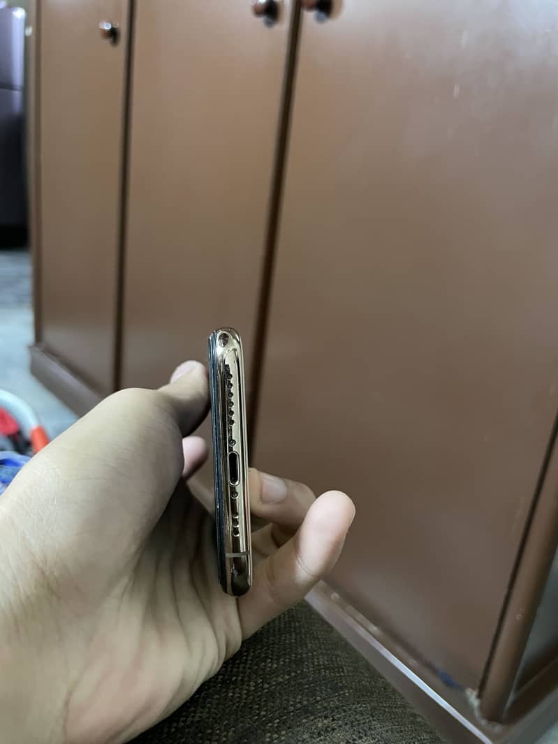 Apple iPhone XS 1