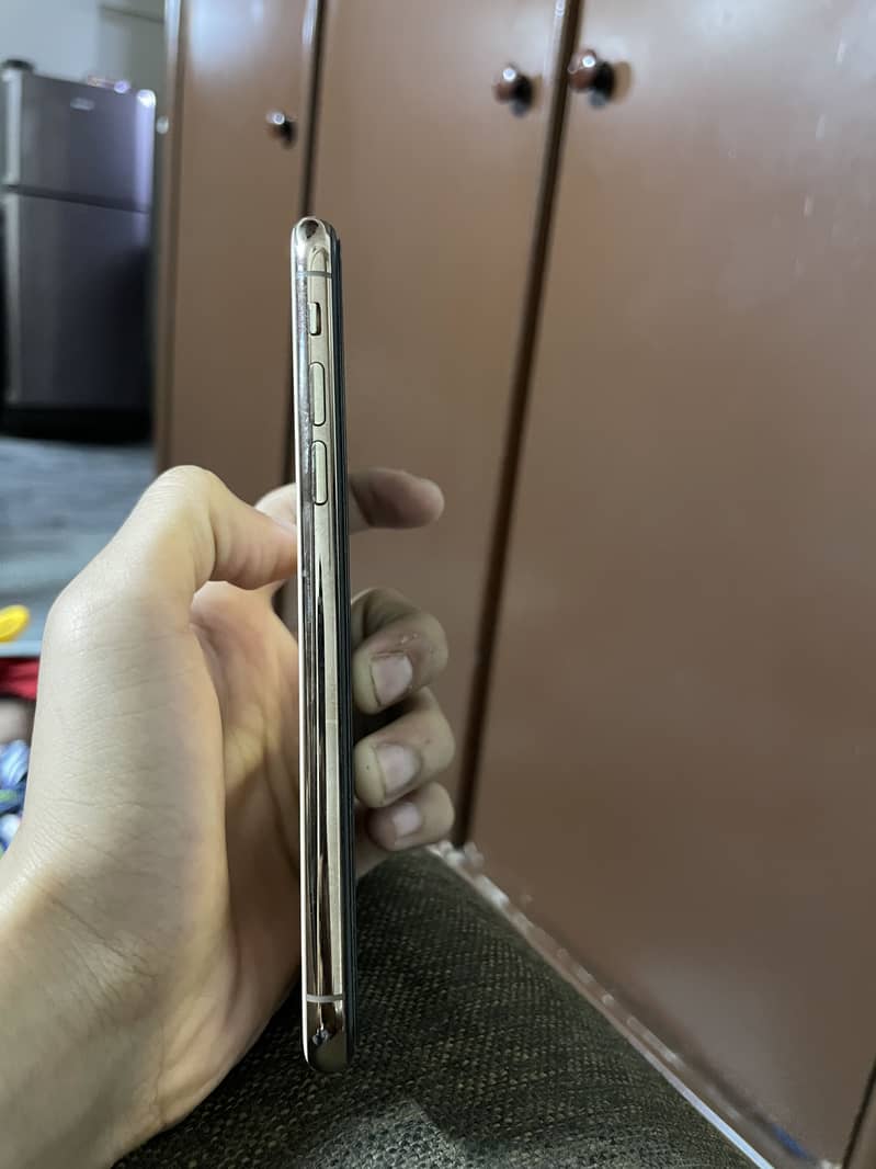 Apple iPhone XS 5
