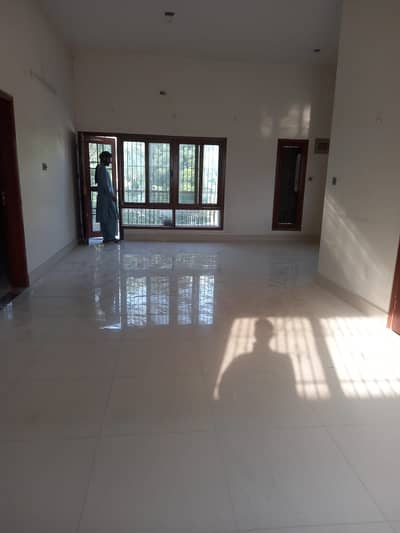 Gulshan Block 5,400 Syds West Open Bungalow For Sale