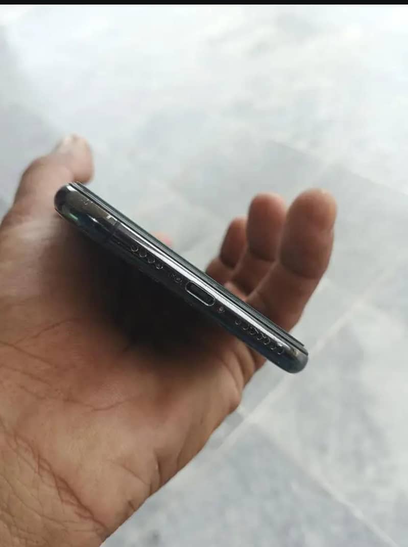 Apple iPhone XS Max 0