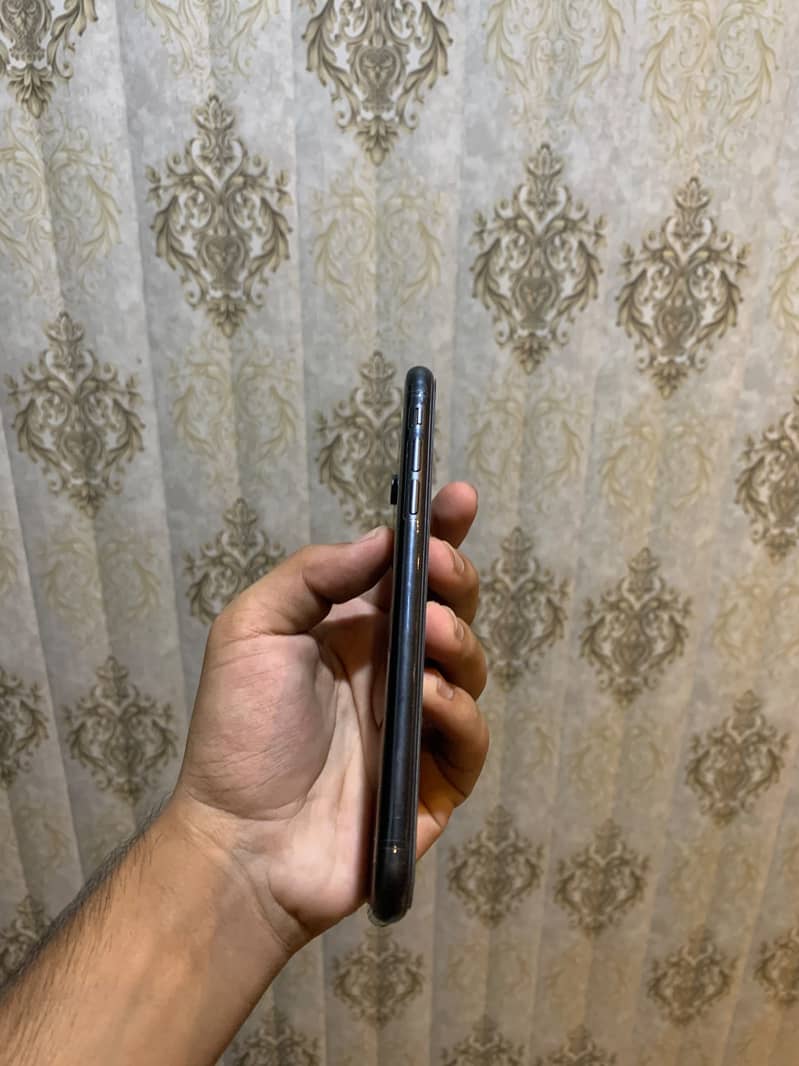 Apple iPhone XR 4