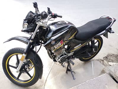 Yamaha ybr black 2021 model