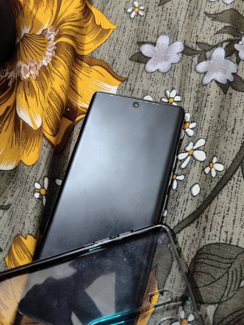 Tecno CAMON 40 Pro 1