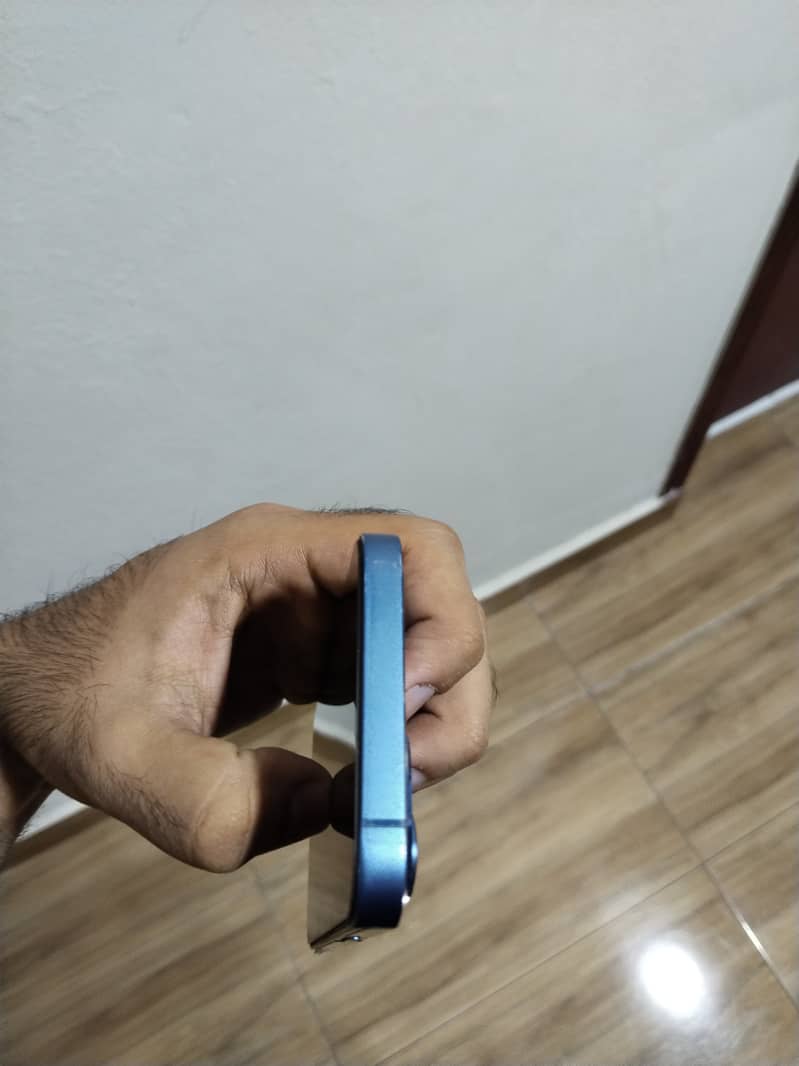 Apple iPhone 13 0