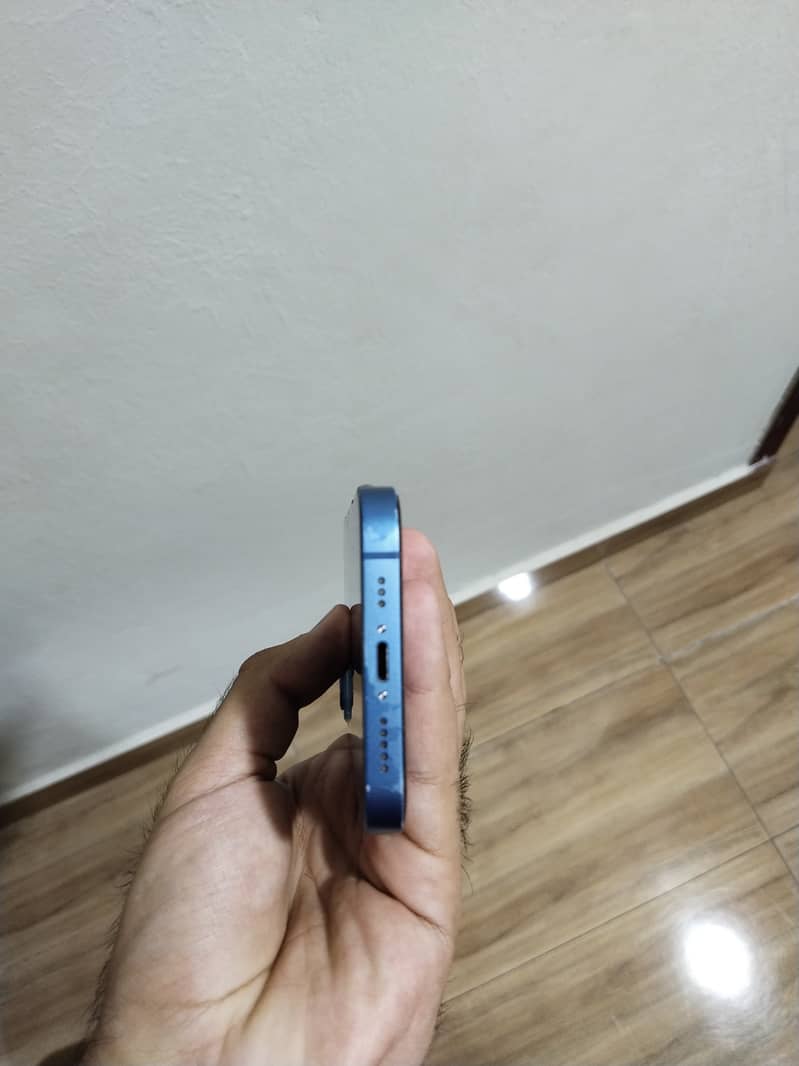 Apple iPhone 13 2