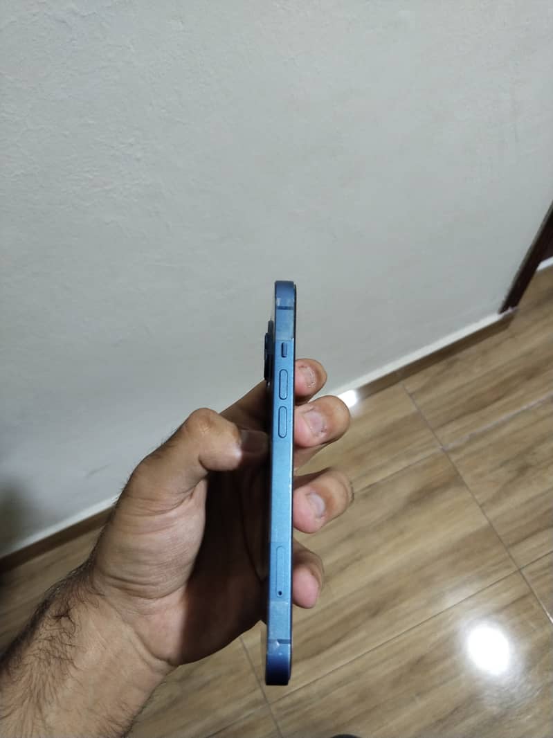 Apple iPhone 13 4