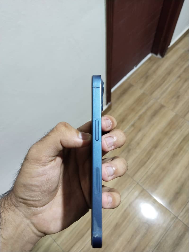 Apple iPhone 13 5