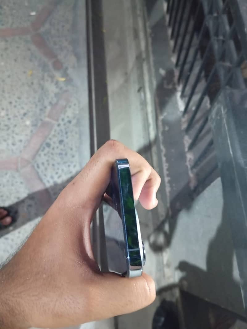 Apple iPhone 13 Pro 1