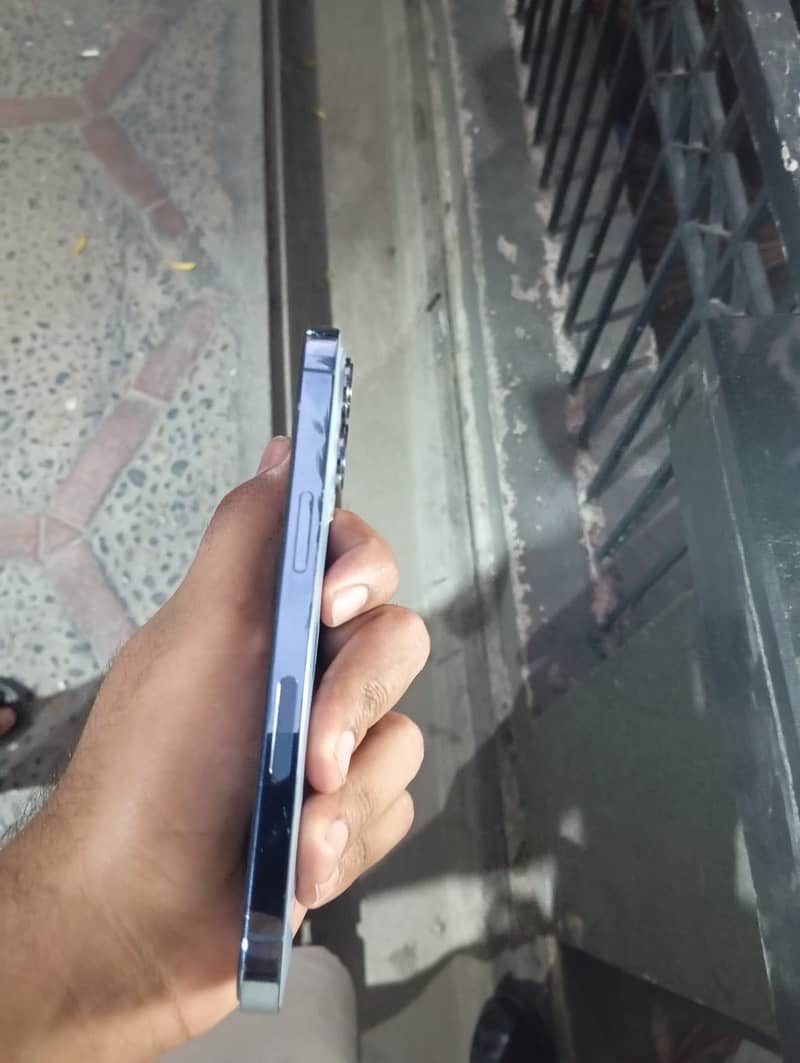 Apple iPhone 13 Pro 2