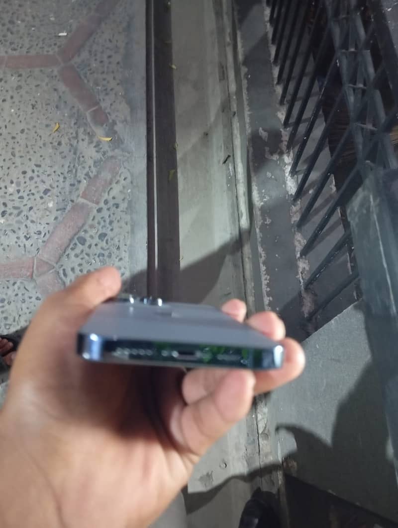 Apple iPhone 13 Pro 4