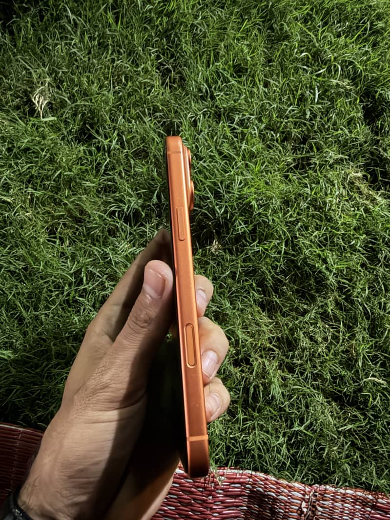 Apple iPhone 17 Pro Max 4