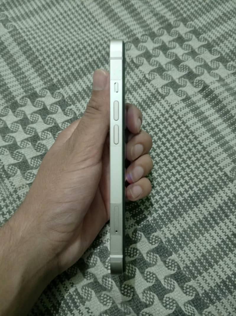 Apple iPhone 13 2