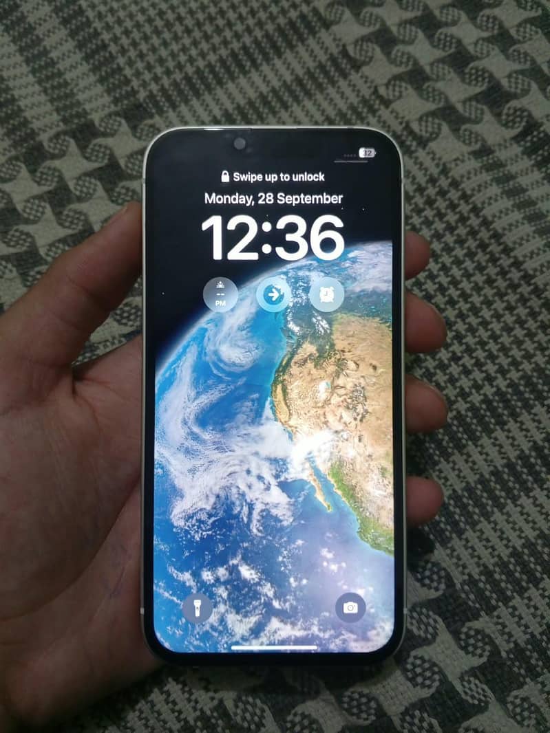 Apple iPhone 13 4