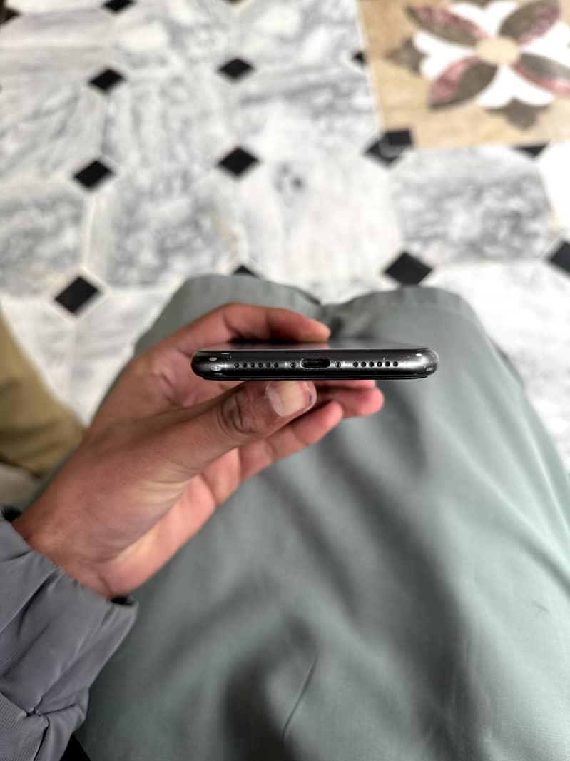 Apple iPhone 11 0